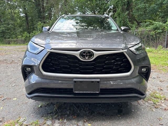 Used 2022 Toyota Highlander XLE with VIN 5TDGZRBH9NS596404 for sale in Freehold, NJ