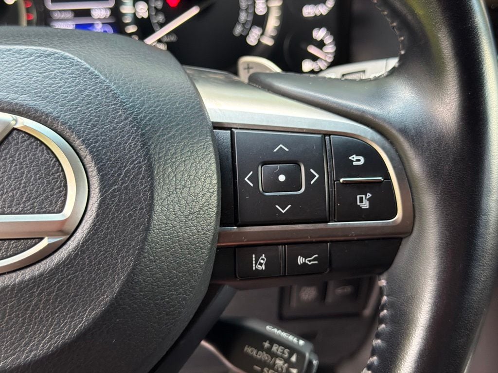 2021 Lexus LX 570 - Photo 25