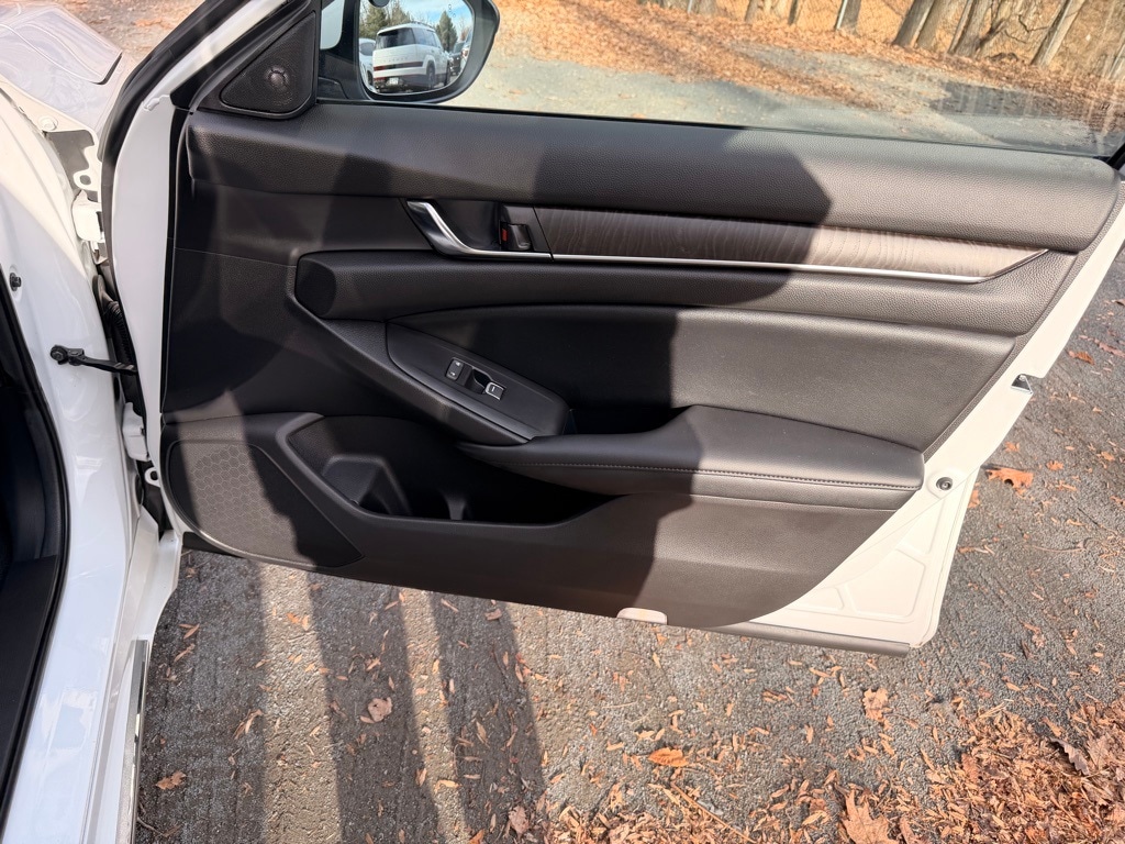 2021 Honda Accord EX-L's photo