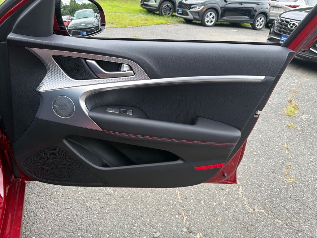 2023 GENESIS G70 Standard - Photo 10