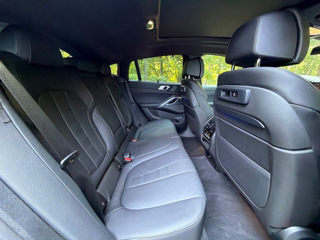 2021 BMW X6 M50i - Photo 11