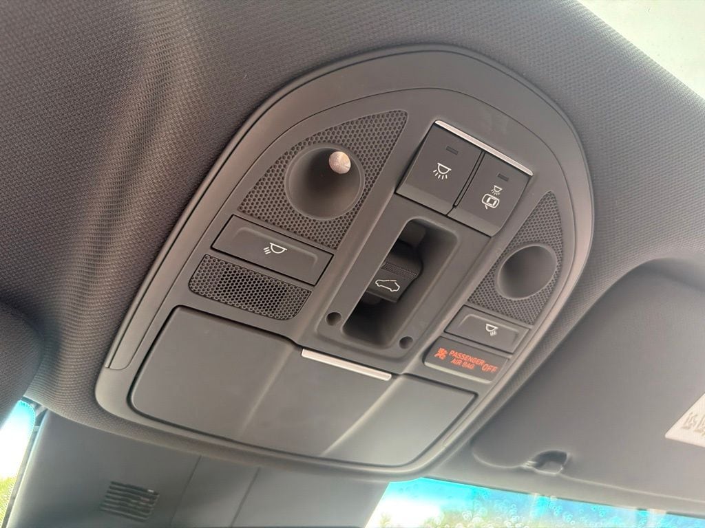 2023 GENESIS G70 Standard - Photo 29