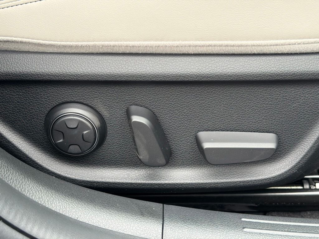2023 GENESIS G70 Standard - Photo 11