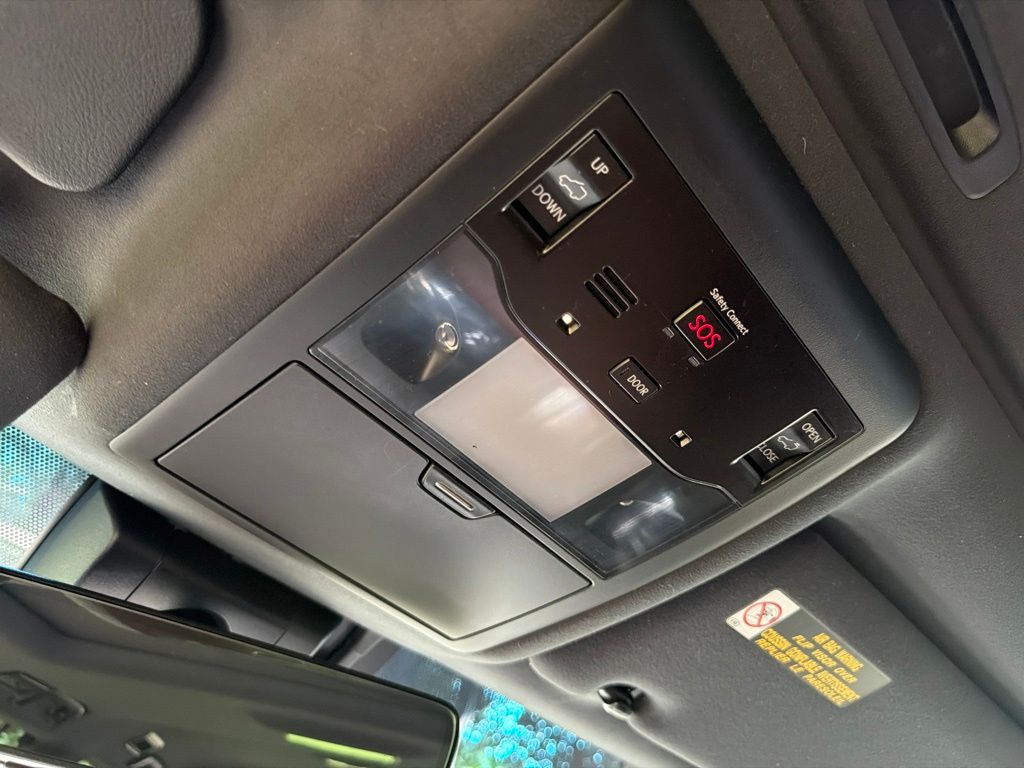 2021 Lexus LX 570 - Photo 34