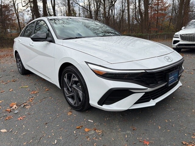 2025 Hyundai Elantra Hybrid photo 2