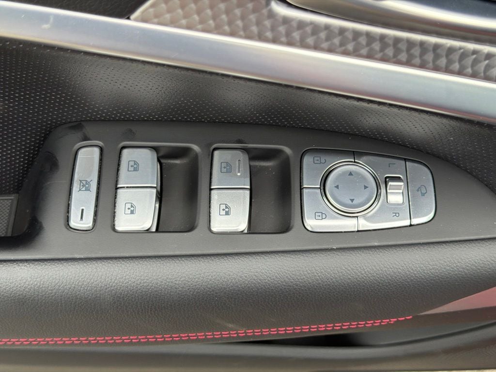 2023 GENESIS G70 Standard - Photo 17