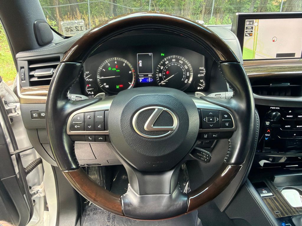 2021 Lexus LX 570 - Photo 22