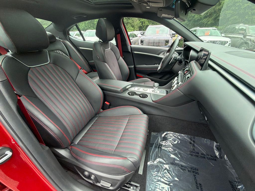 2023 GENESIS G70 Standard - Photo 9
