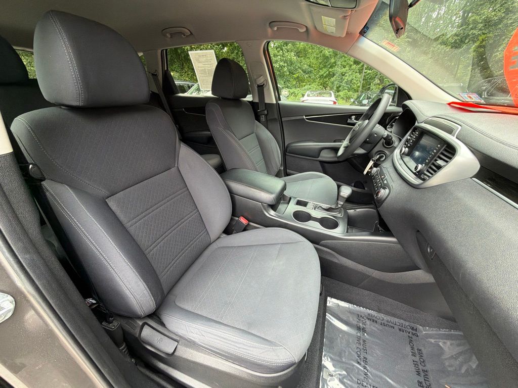 2019 Kia Sorento LX - Photo 9