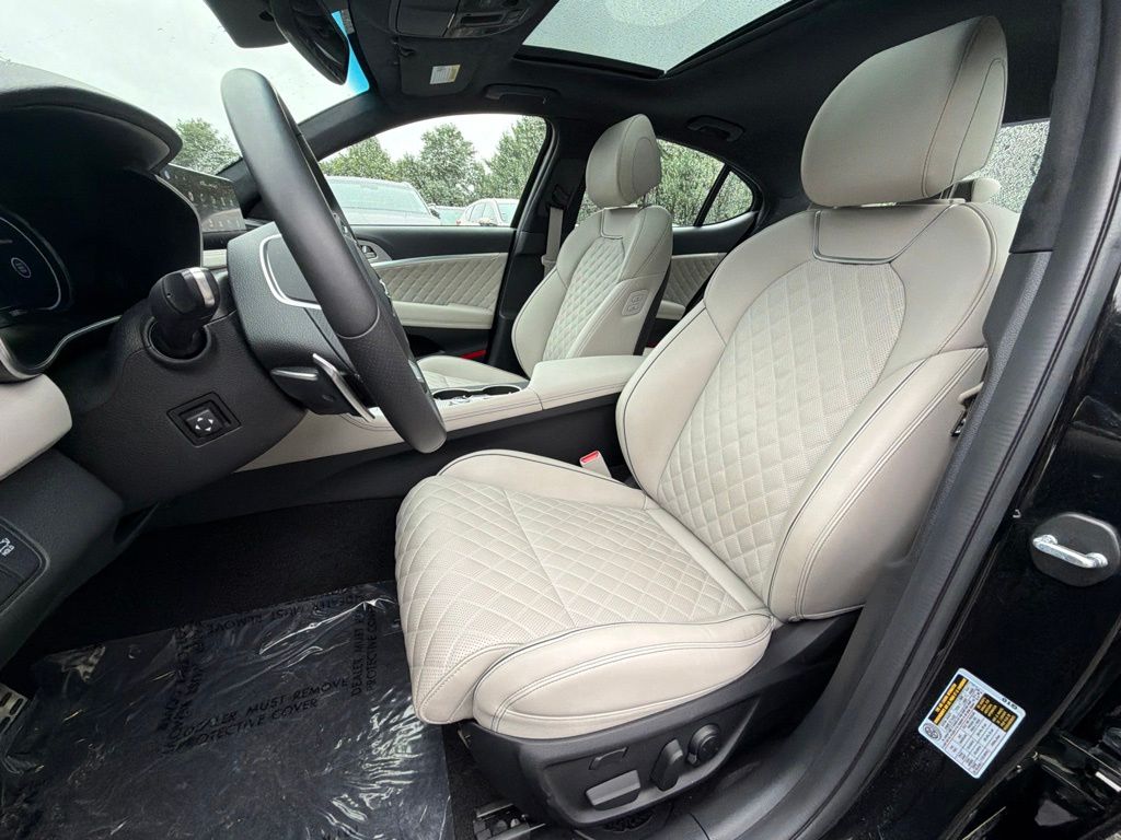 2023 GENESIS G70 Standard - Photo 16