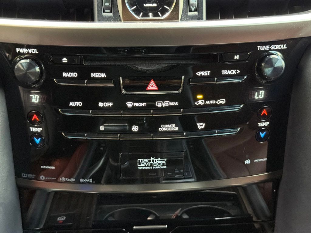 2021 Lexus LX 570 - Photo 31