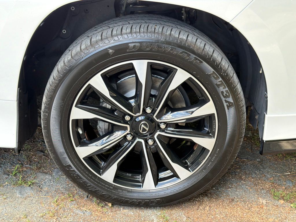2021 Lexus LX 570 - Photo 8