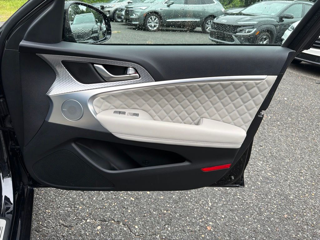 2023 GENESIS G70 Standard - Photo 10