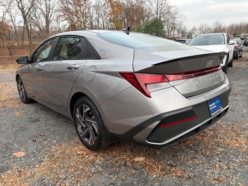 Used 2025 Hyundai Elantra SEL Sport Sedan