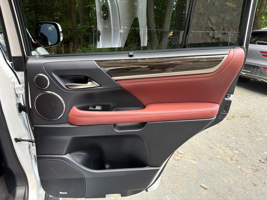 2021 Lexus LX 570 - Photo 11