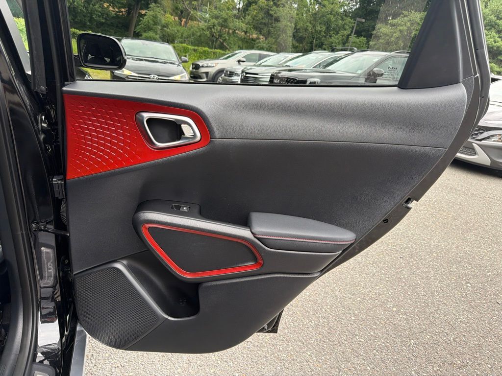 2024 Kia Soul GT-Line - Photo 12