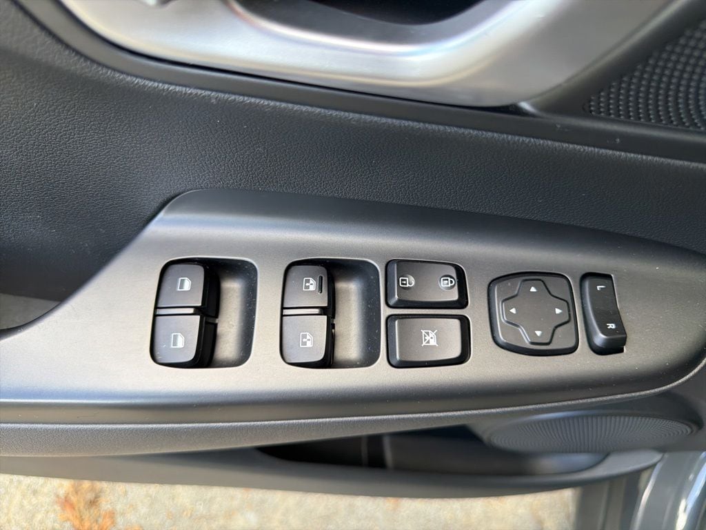 2023 Hyundai Kona SEL - Photo 18