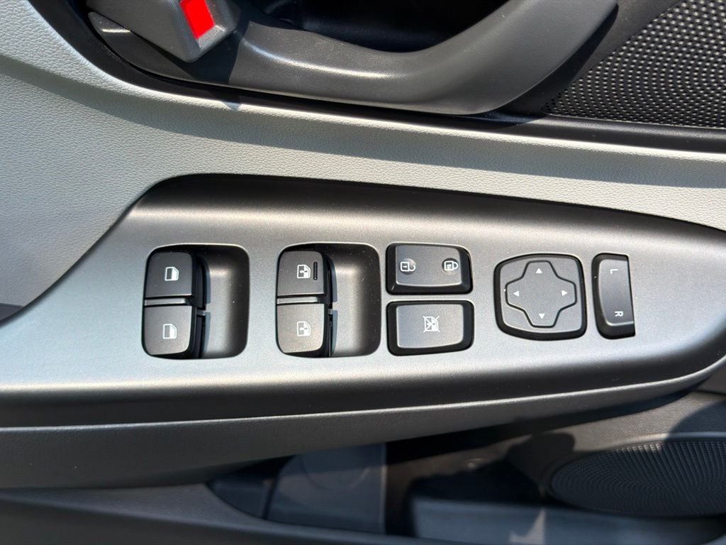 2023 Hyundai Kona SEL - Photo 18
