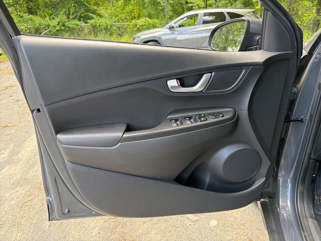 2023 Hyundai Kona SEL - Photo 17