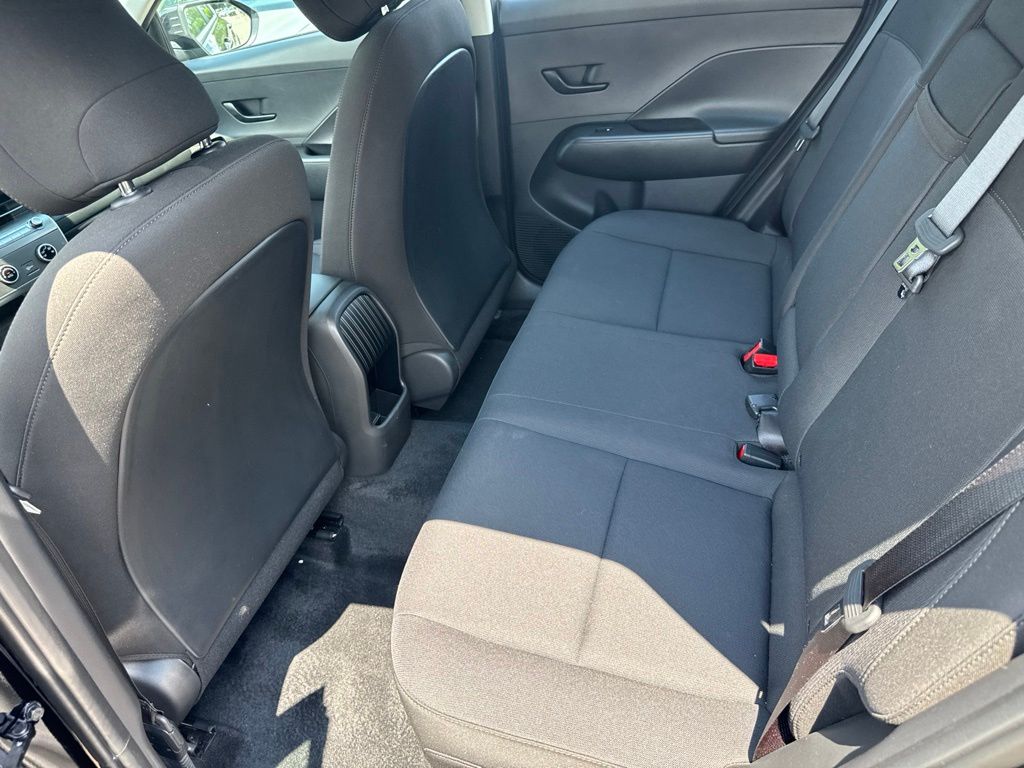 2025 Hyundai Kona SE - Photo 13