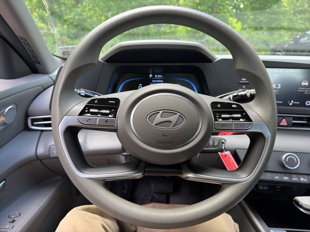 2024 Hyundai Elantra SE - Photo 18