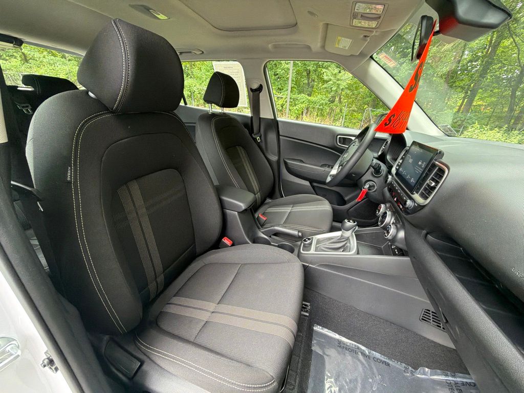 2023 Hyundai Venue SEL - Photo 9