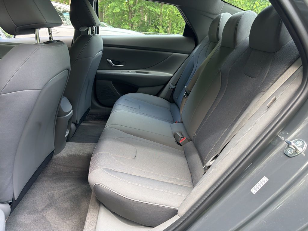 2024 Hyundai Elantra SE - Photo 13