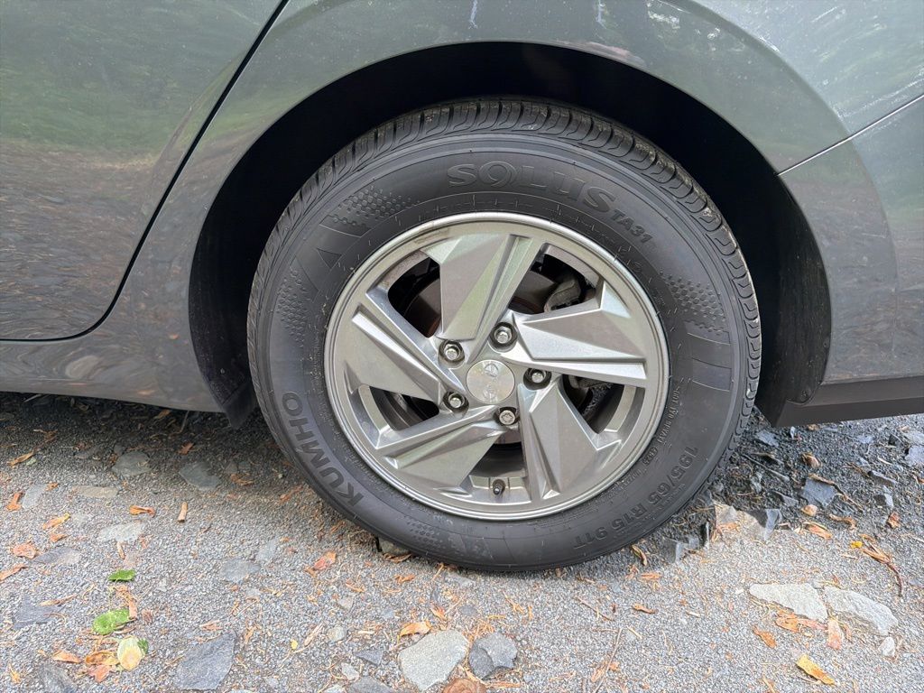 2024 Hyundai Elantra SE - Photo 6