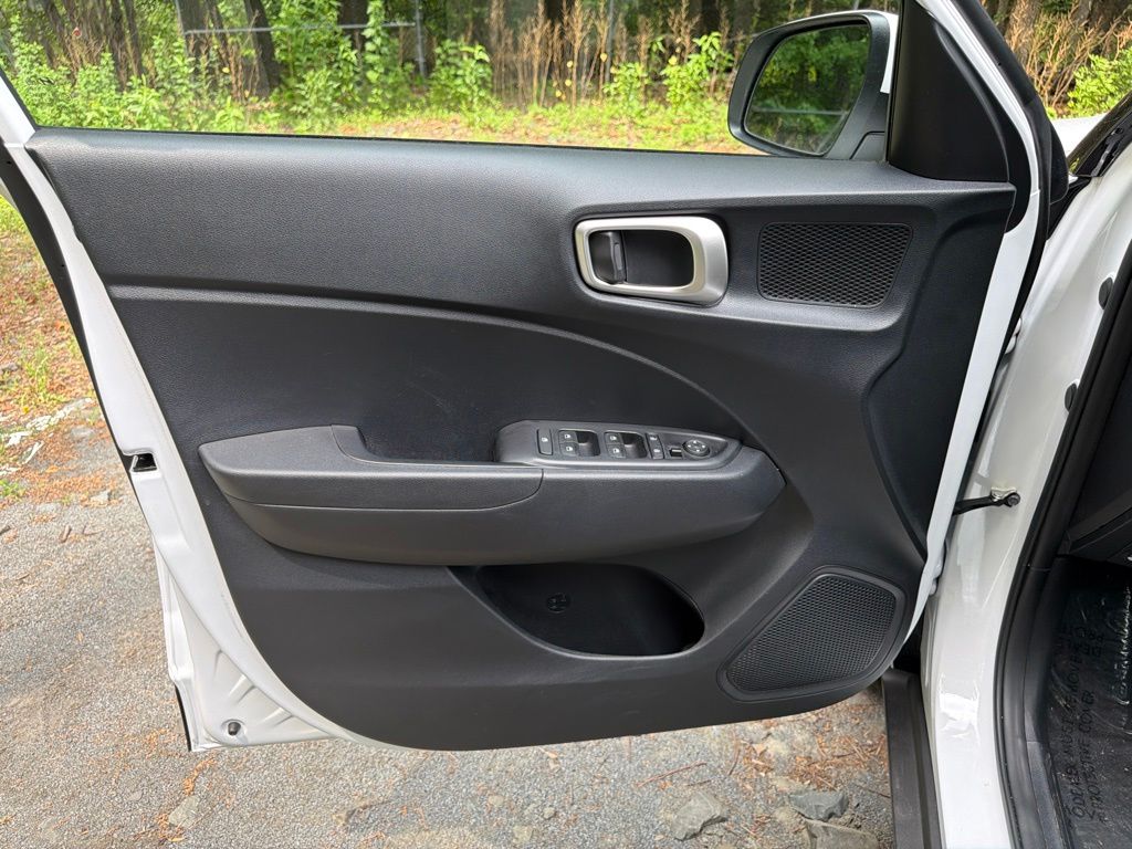 2023 Hyundai Venue SEL - Photo 17