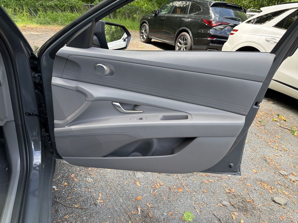 2024 Hyundai Elantra SE - Photo 10