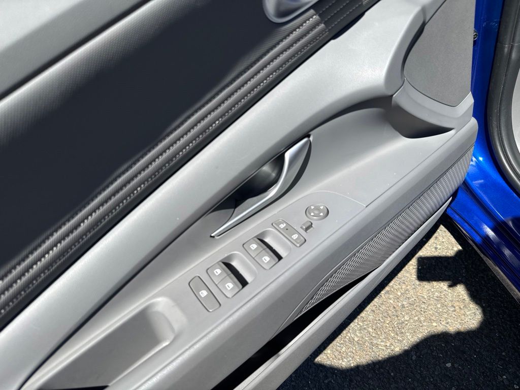 2025 Hyundai Elantra SEL - Photo 15