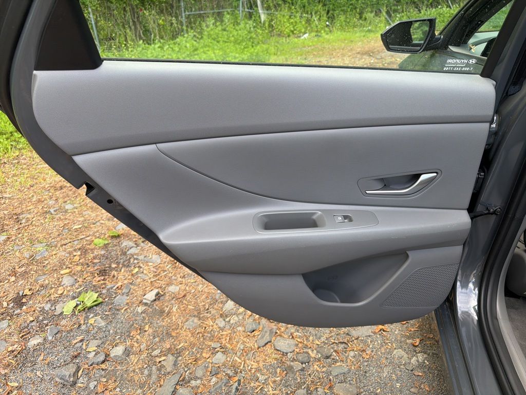 2024 Hyundai Elantra SE - Photo 14