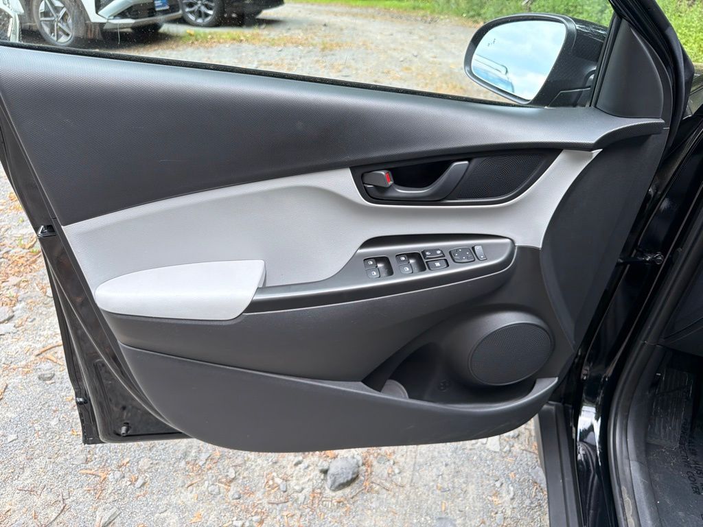 2023 Hyundai Kona SE - Photo 16