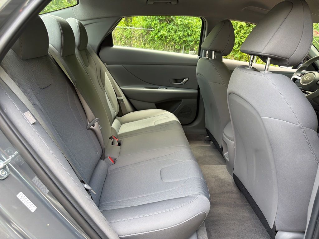 2024 Hyundai Elantra SE - Photo 11