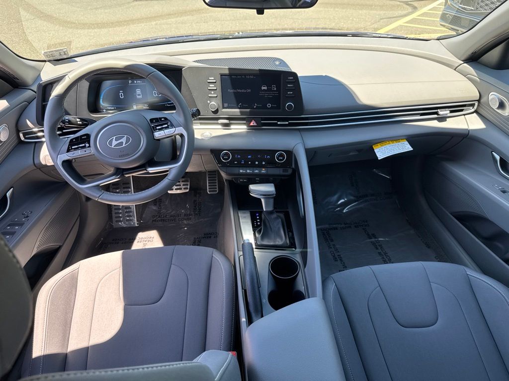 2025 Hyundai Elantra SEL - Photo 17