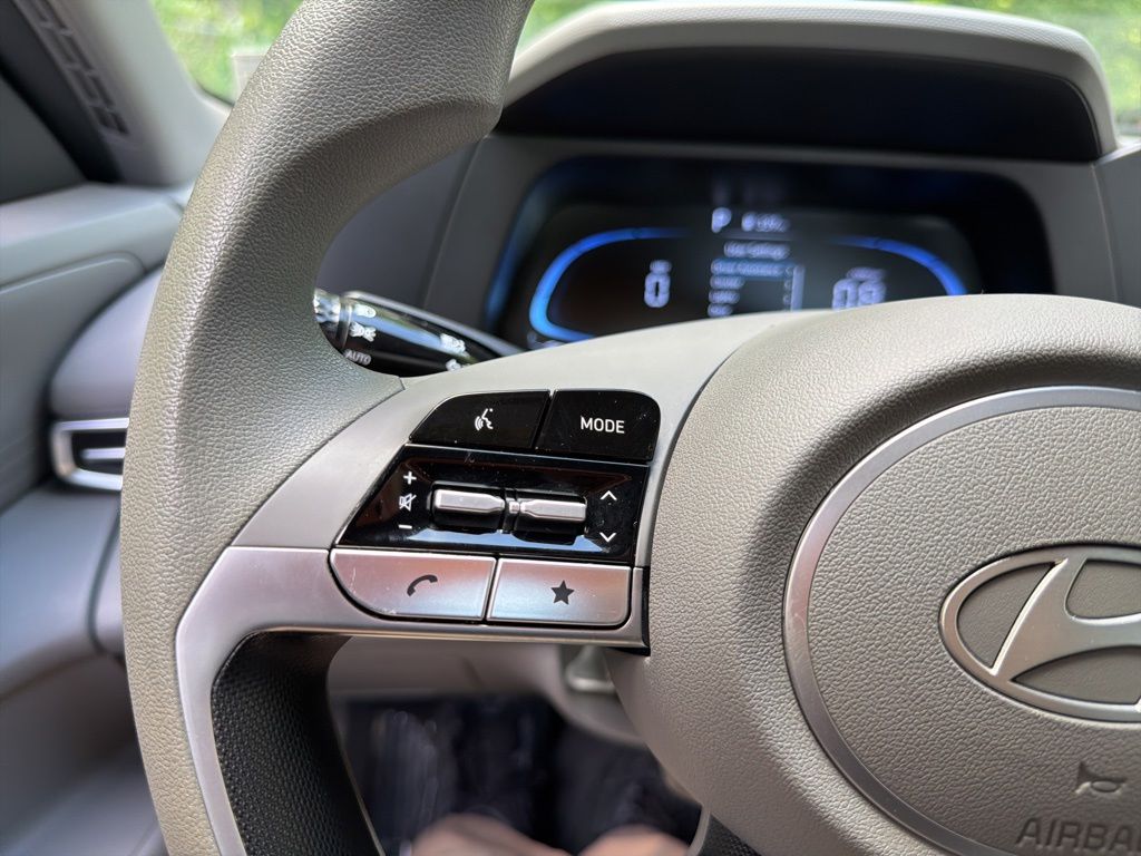 2024 Hyundai Elantra SE - Photo 19