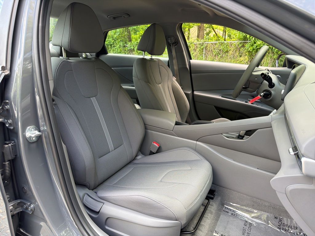 2024 Hyundai Elantra SE - Photo 9