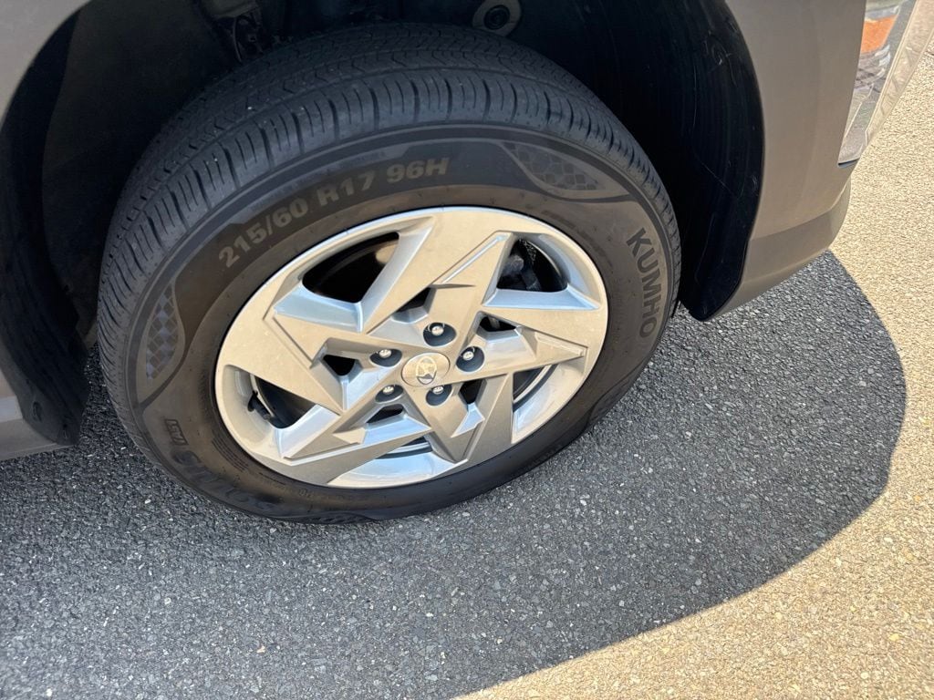2025 Hyundai Kona SE - Photo 30