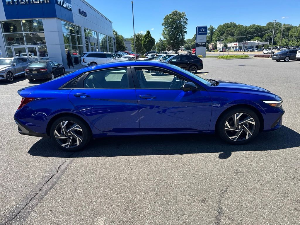 2025 Hyundai Elantra SEL - Photo 8