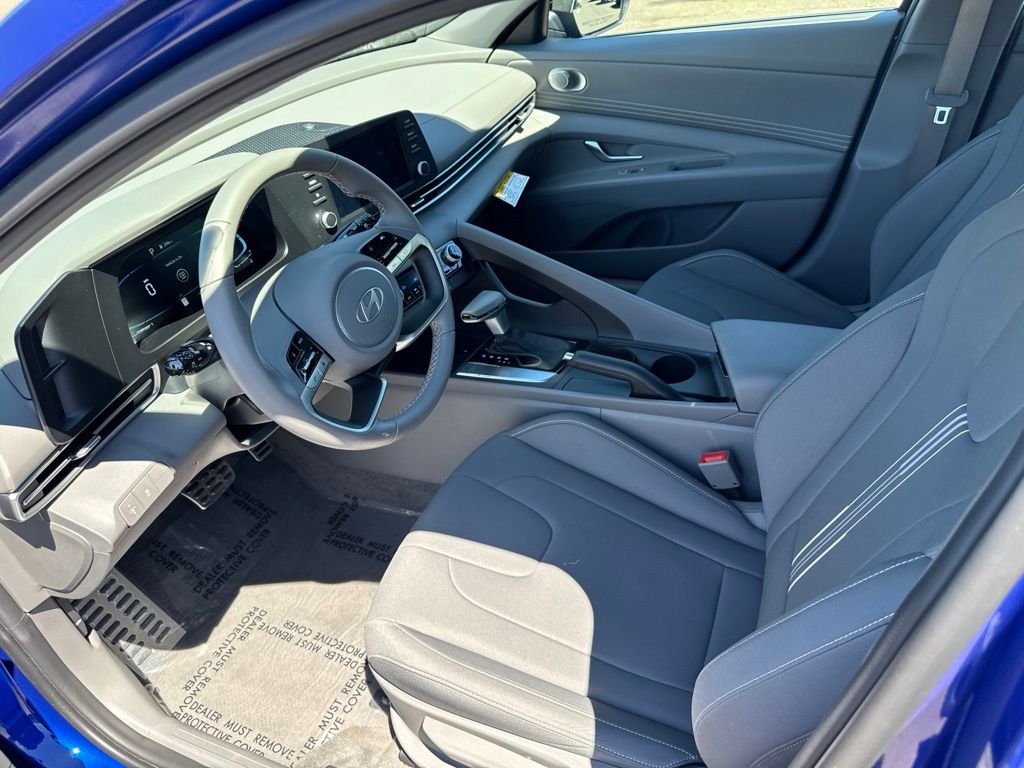 2025 Hyundai Elantra SEL - Photo 13