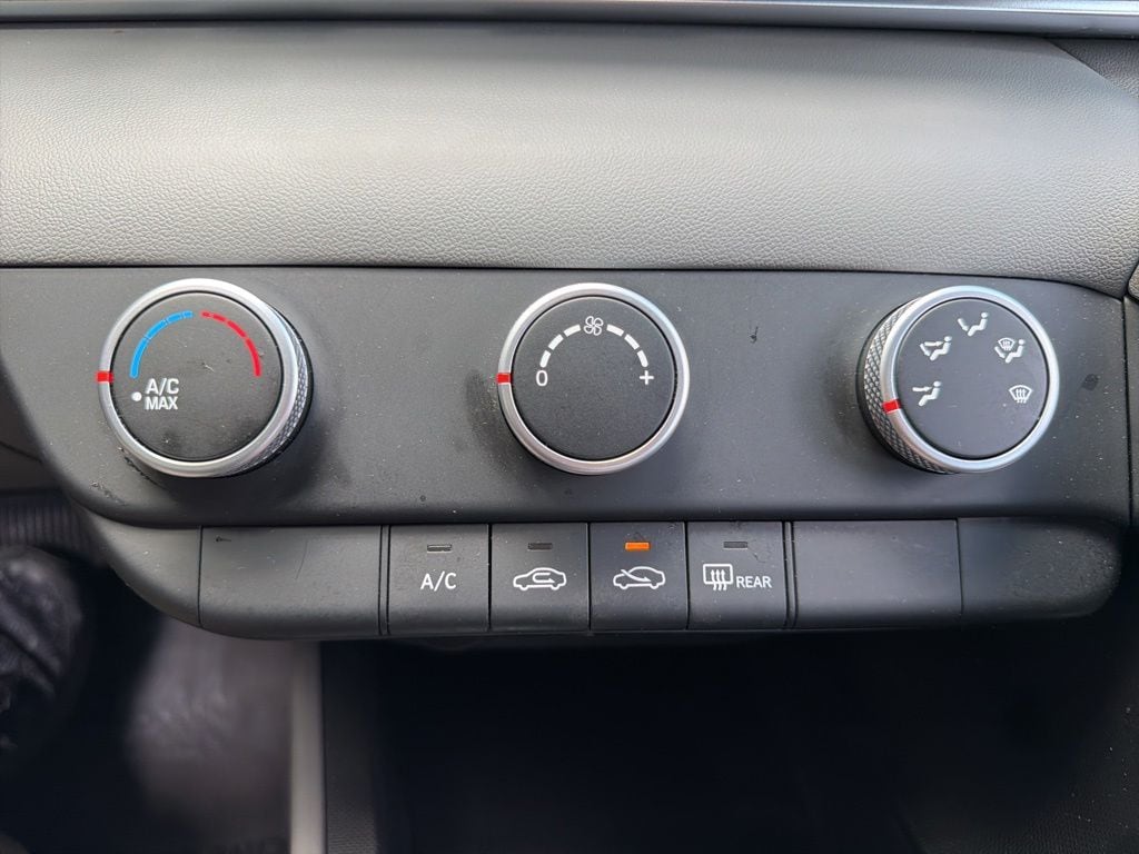 2024 Hyundai Elantra SE - Photo 24