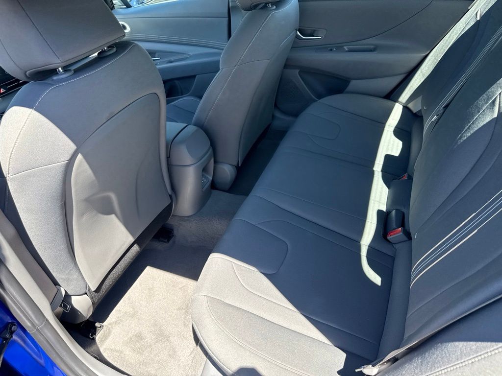 2025 Hyundai Elantra SEL - Photo 16
