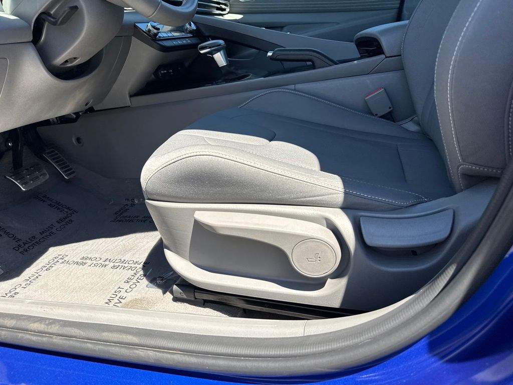 2025 Hyundai Elantra SEL - Photo 14