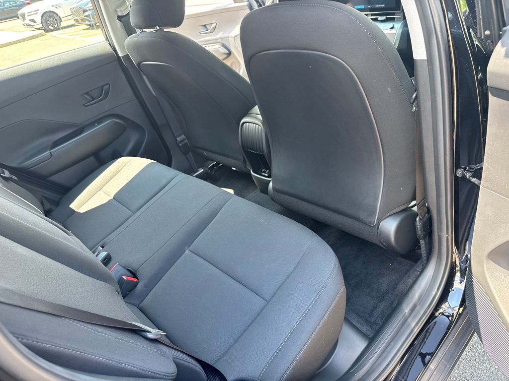 2025 Hyundai Kona SE - Photo 17