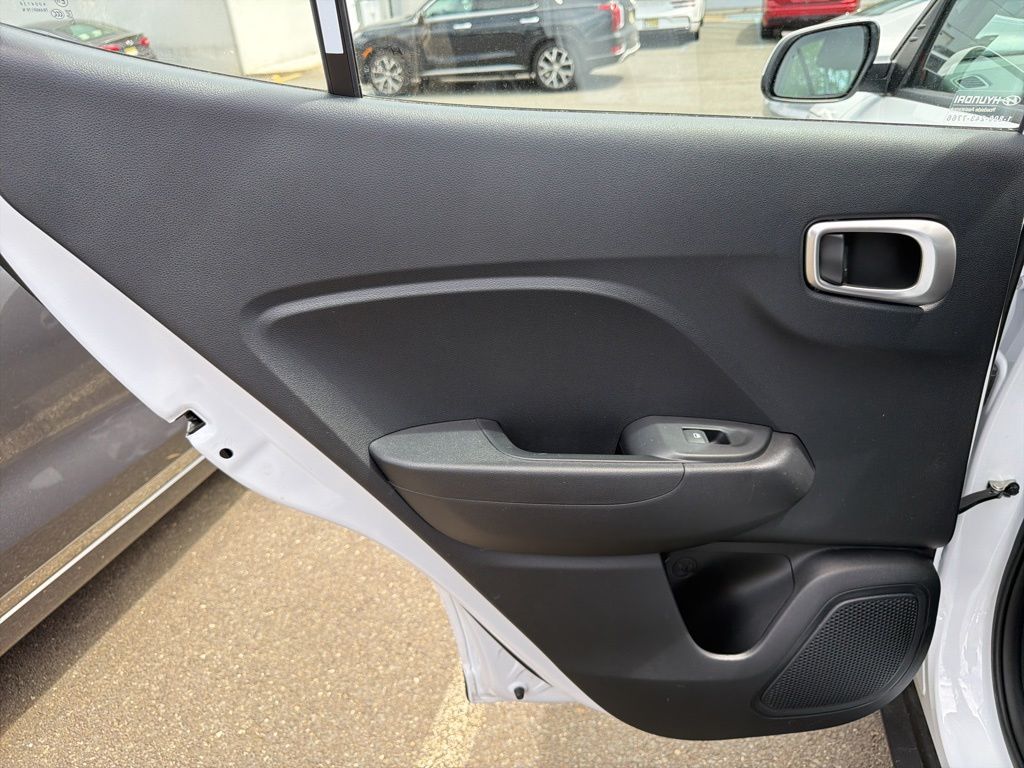2023 Hyundai Venue SEL - Photo 14