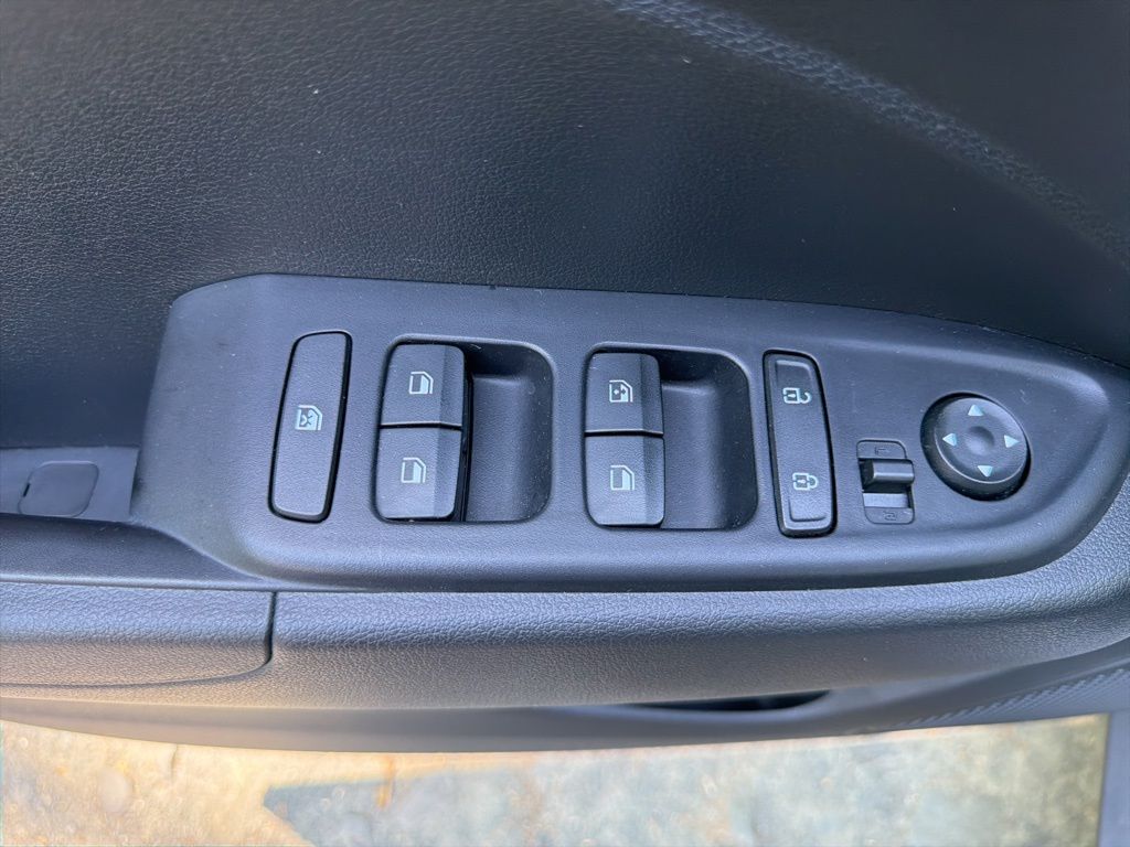 2023 Hyundai Venue SEL - Photo 18