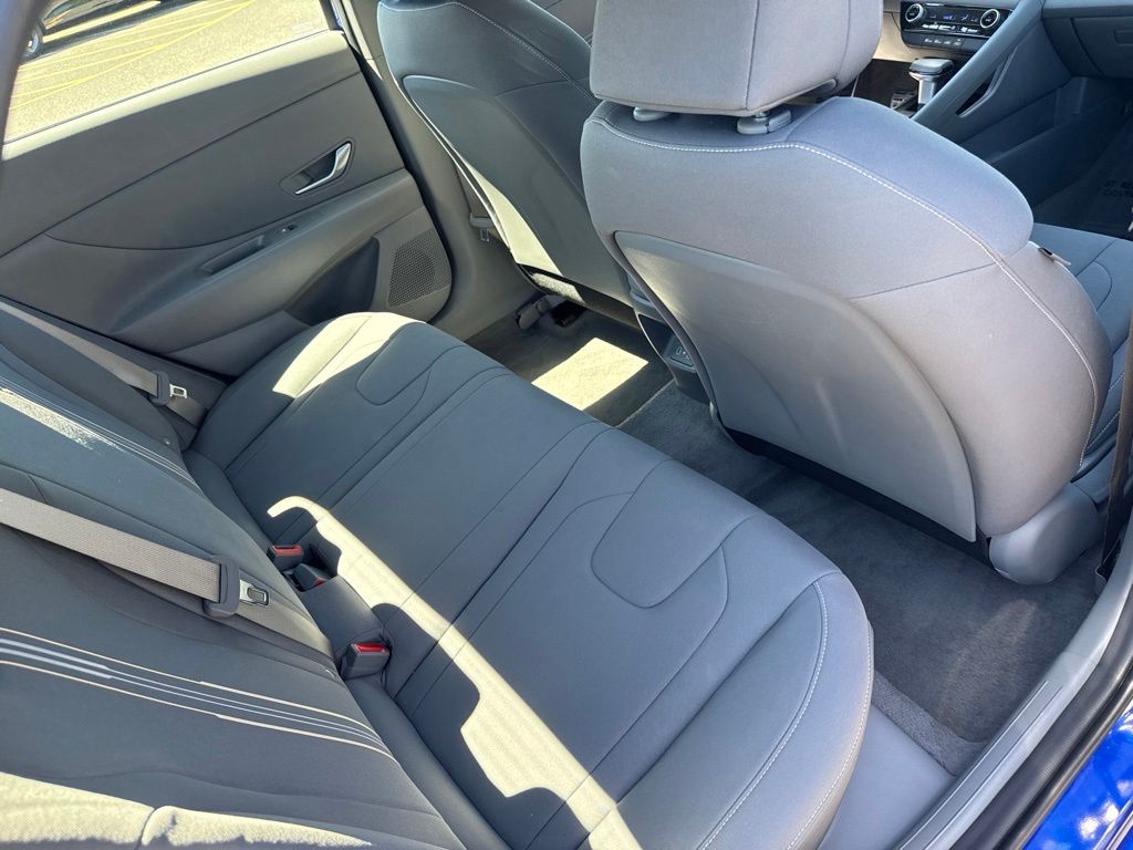 2025 Hyundai Elantra SEL - Photo 18