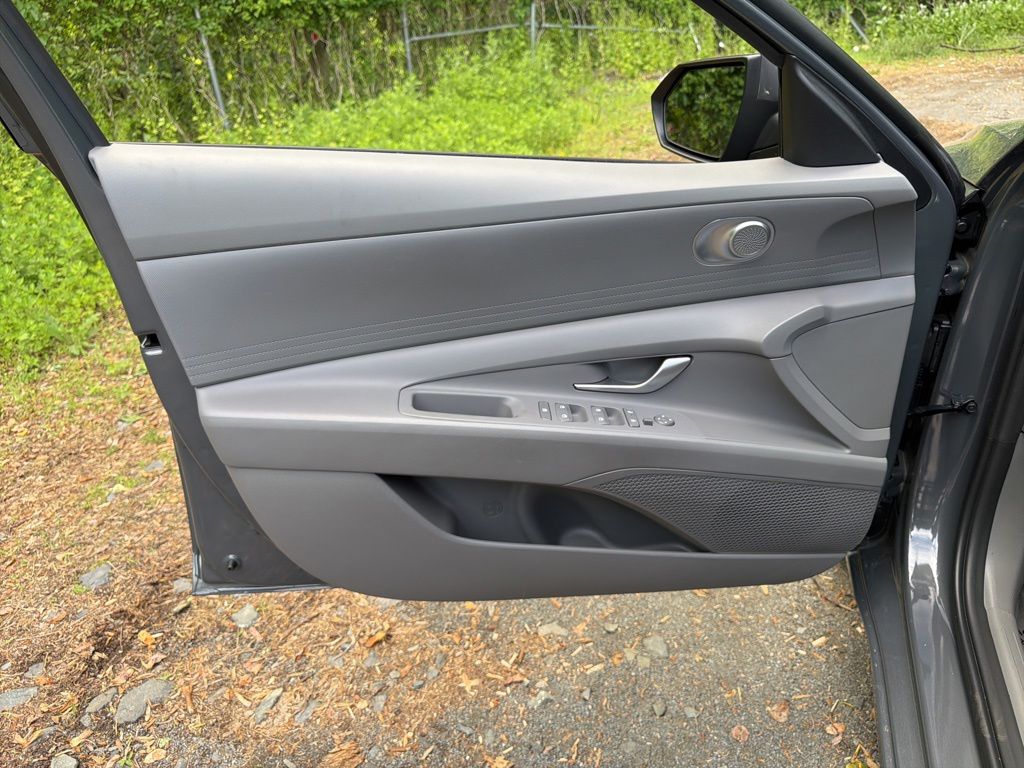 2024 Hyundai Elantra SE - Photo 16