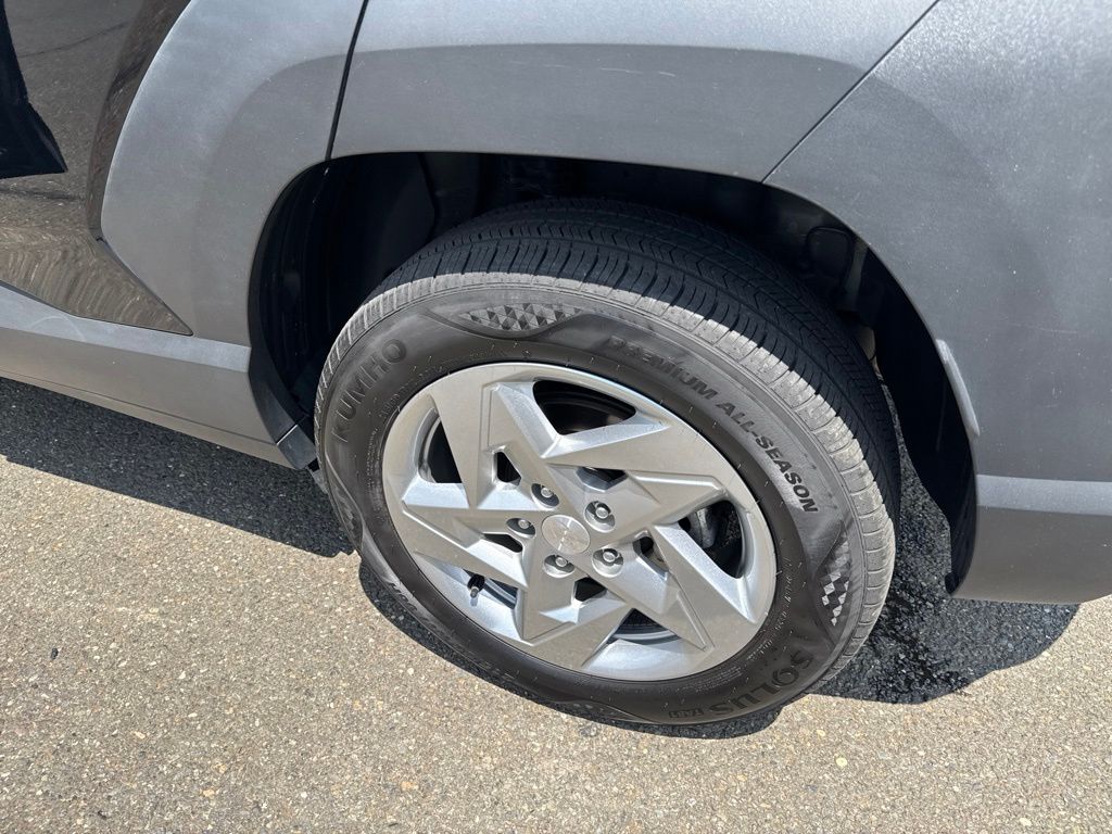2025 Hyundai Kona SE - Photo 28