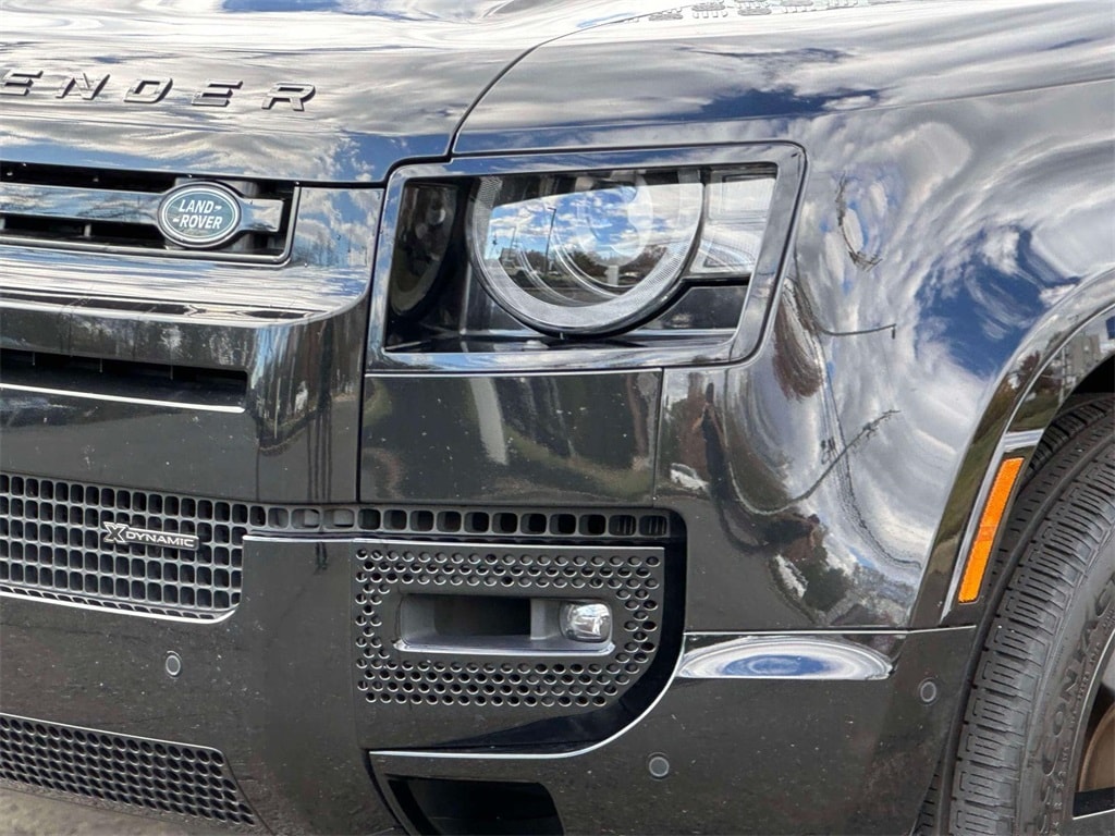 2023 Land Rover Defender 110 X-Dynamic SE photo 4